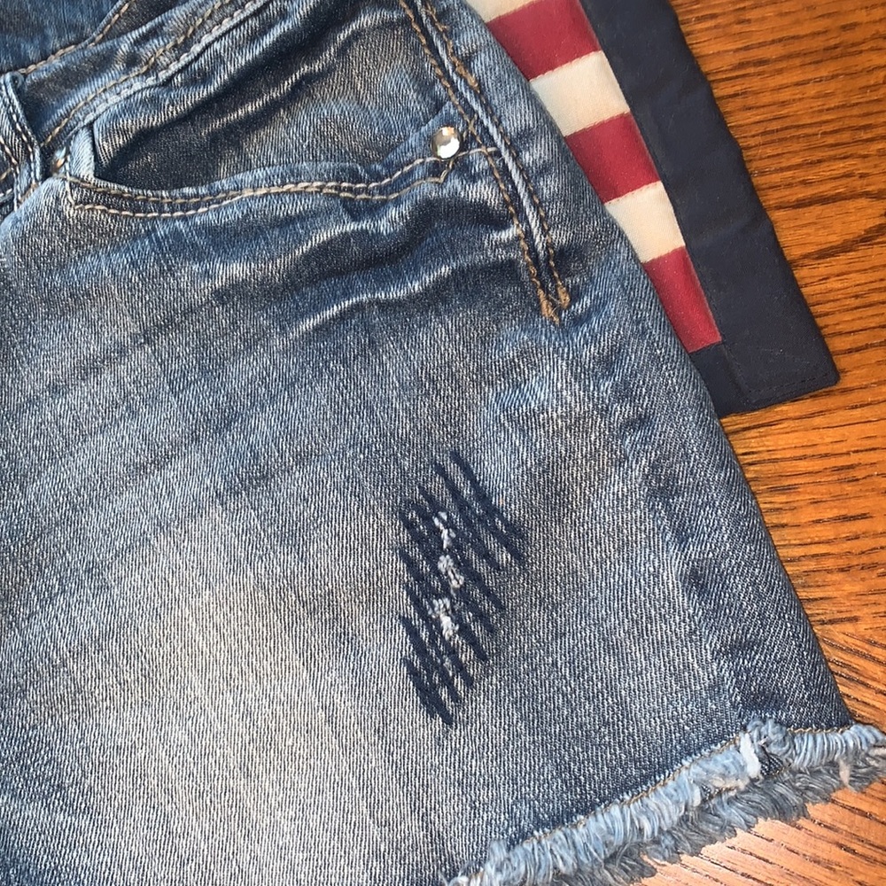 Jean SHORTS Size 9 Flap Pockets Frayed at Bottom - Picture 9 of 16